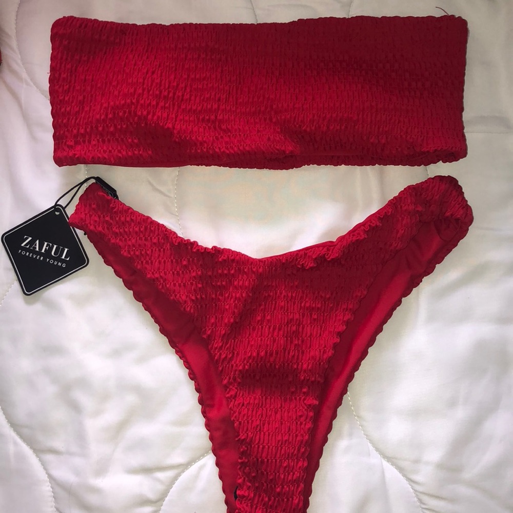 Zaful never been worn ruffled cheeky bikini